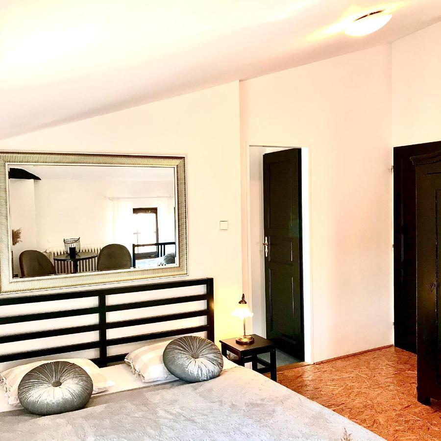 Boutique Apartments U Rolanda, Mikulasske Namesti Znojmo Buitenkant foto
