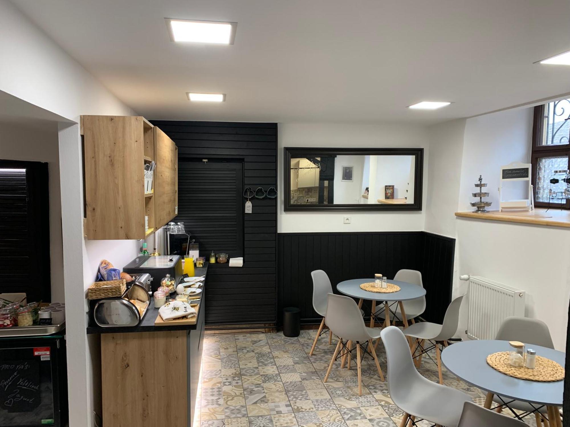Boutique Apartments U Rolanda, Mikulasske Namesti Znojmo Buitenkant foto
