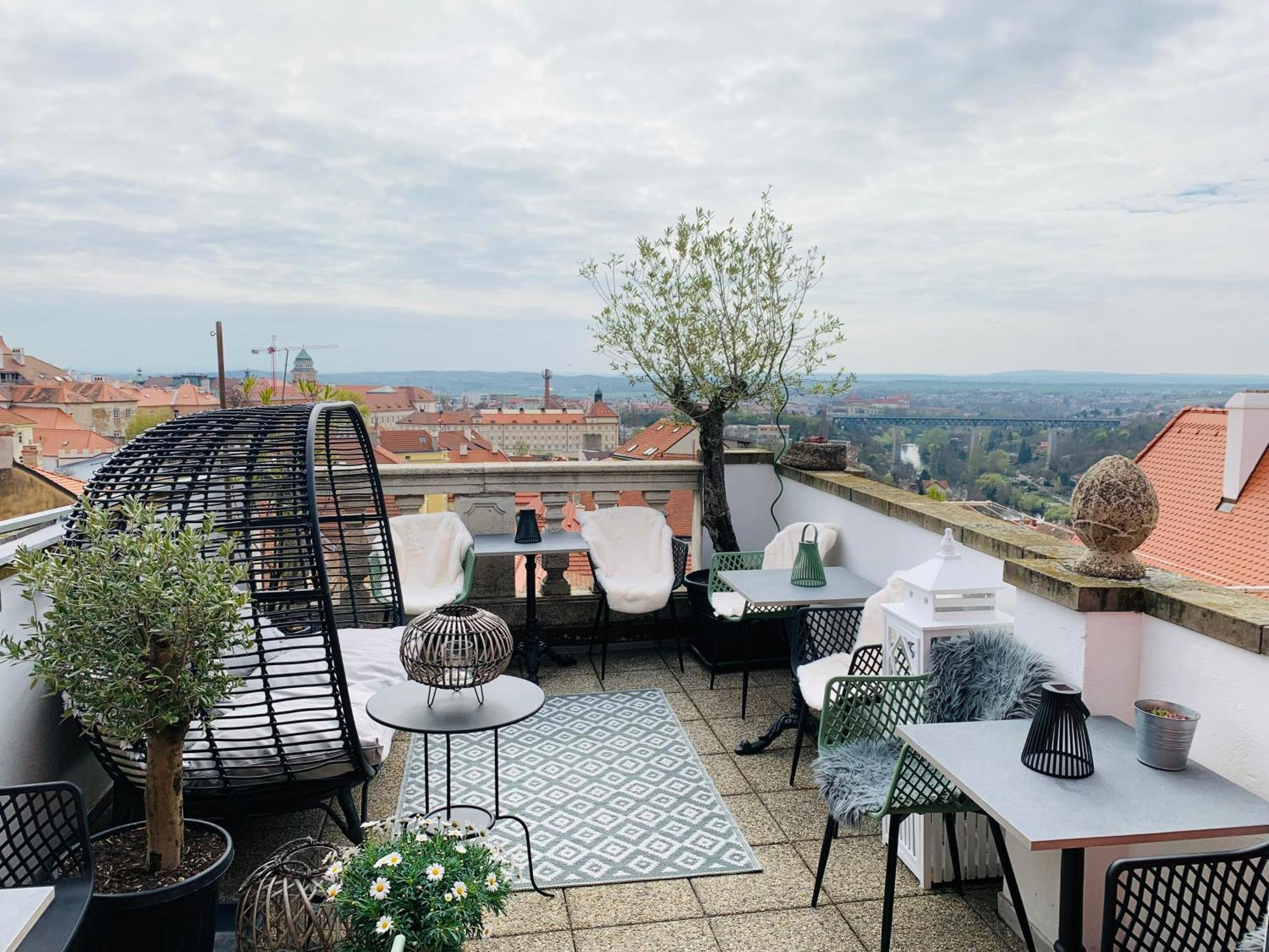 Boutique Apartments U Rolanda, Mikulasske Namesti Znojmo Buitenkant foto